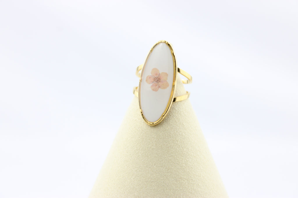 Golden Bloom Oval Ring
